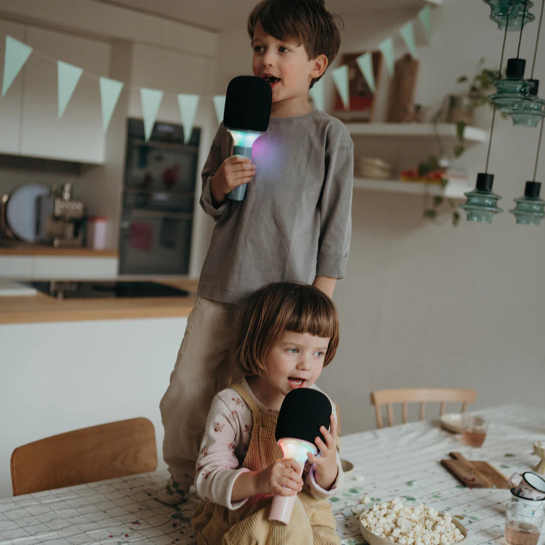 MICROFONO KARAOKE CON LUCI BAMBINI - portatile, bluetooth